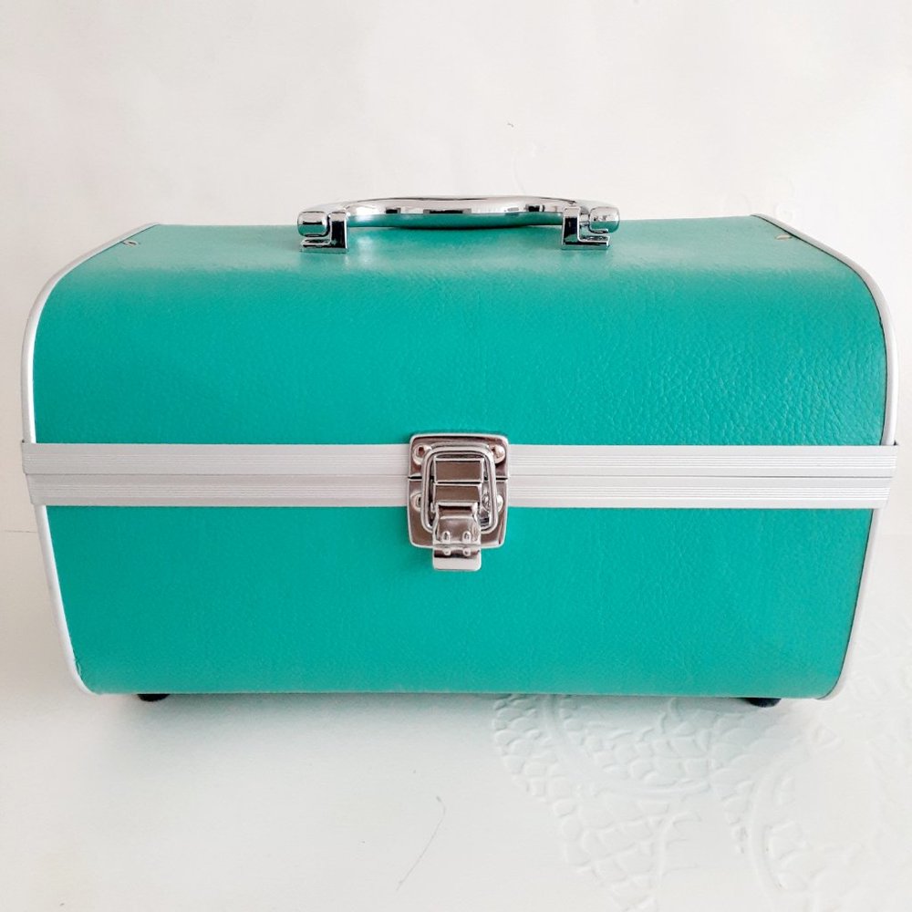Nice Aqua Makeup Travel Case View 4